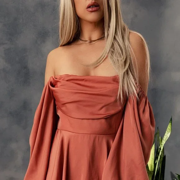 Square Neck Bubble Sleeves Layered Romper. barbiecore - Picture 6 of 10